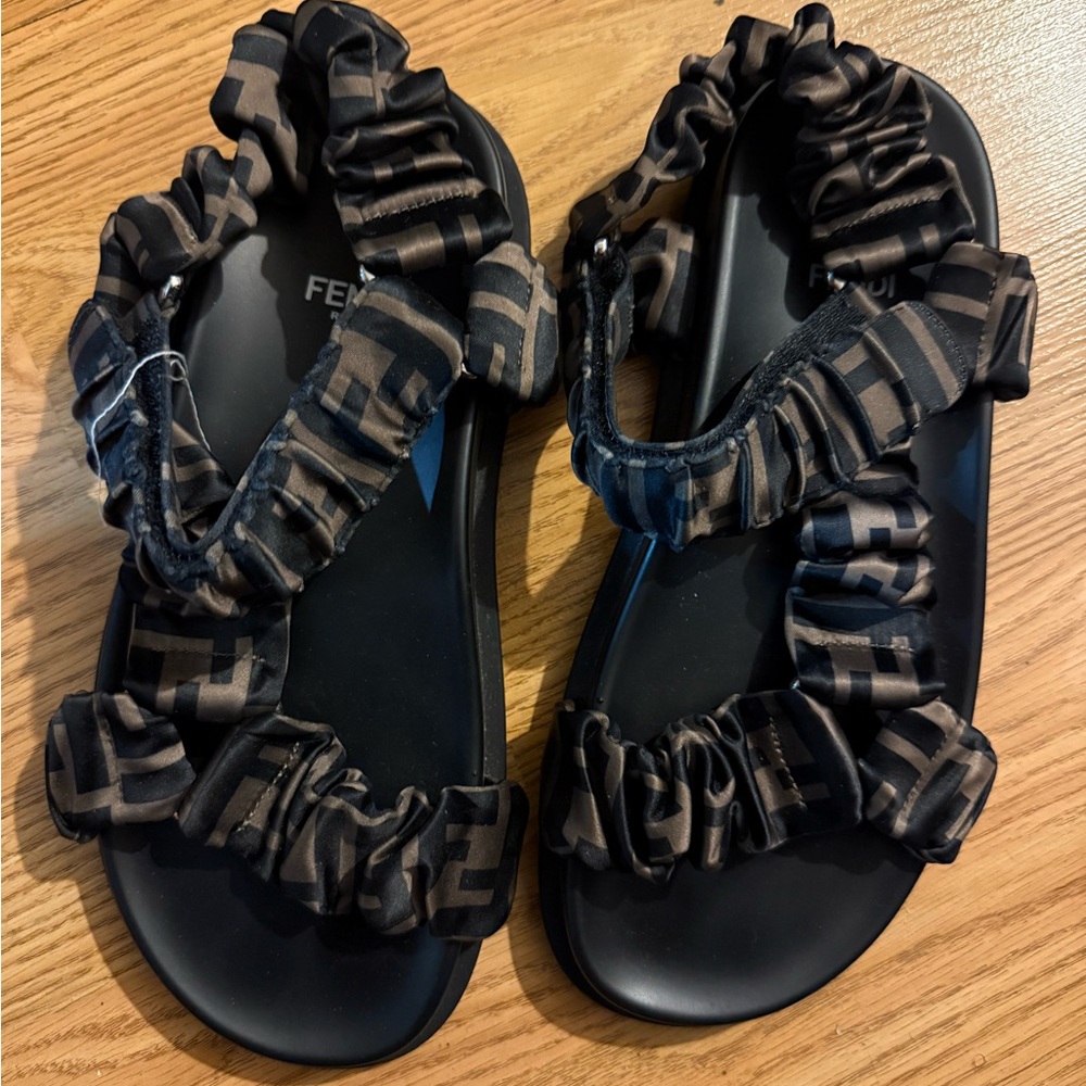 Fendi Feel Sandals